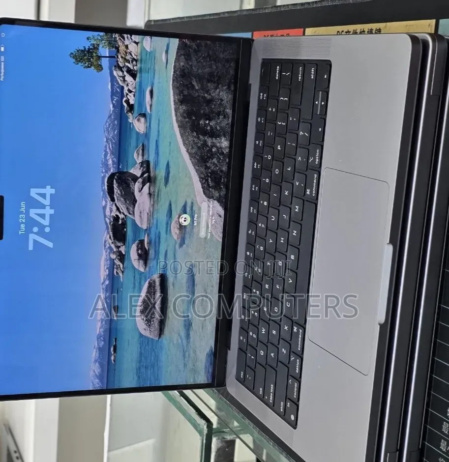 New Laptop Apple MacBook Pro 2021 M1 32GB Apple M1 Pro SSD 512GB