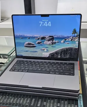 New Laptop Apple MacBook Pro 2021 M1 32GB Apple M1 SSD 512GB
