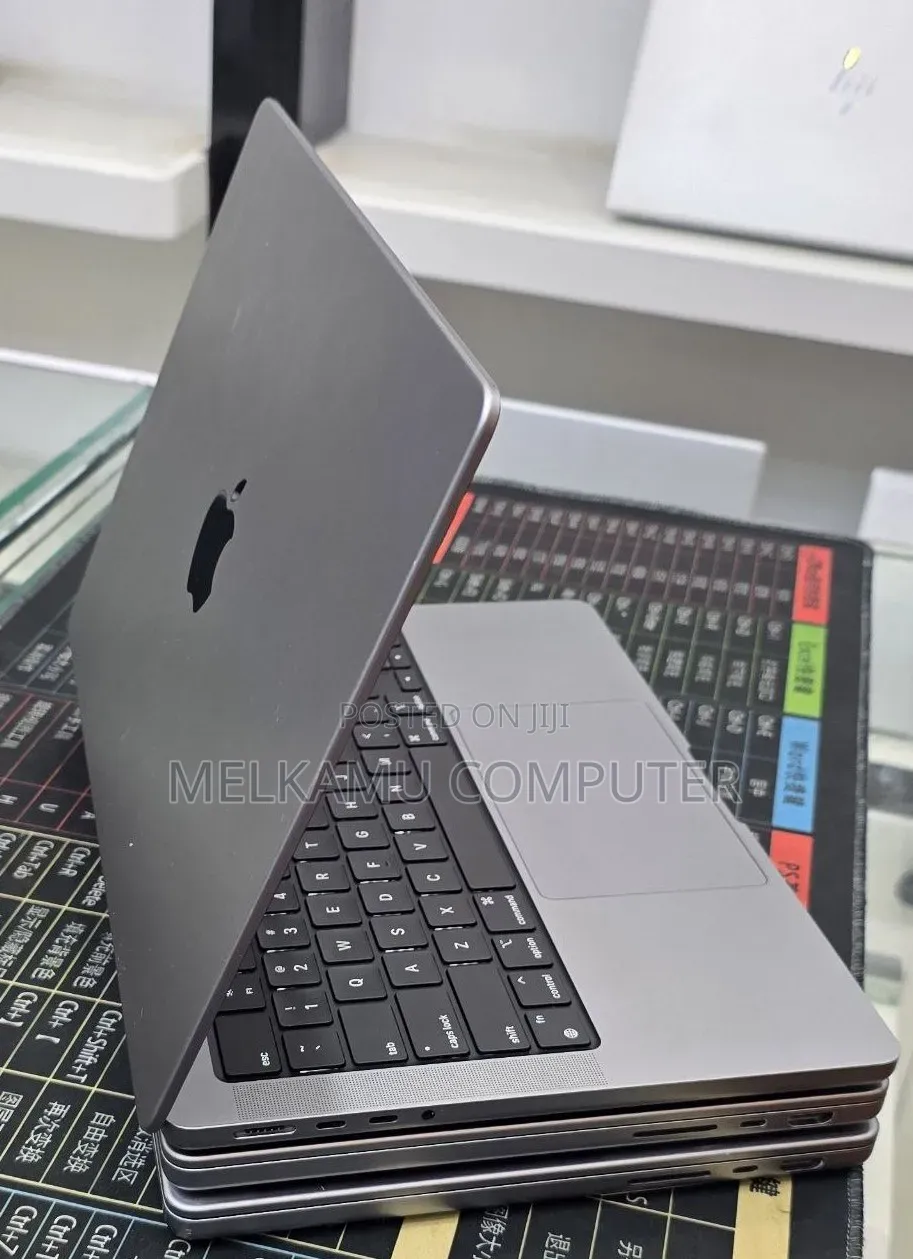 New Laptop Apple MacBook Pro 2021 M1 32GB Apple M1 SSD 512GB
