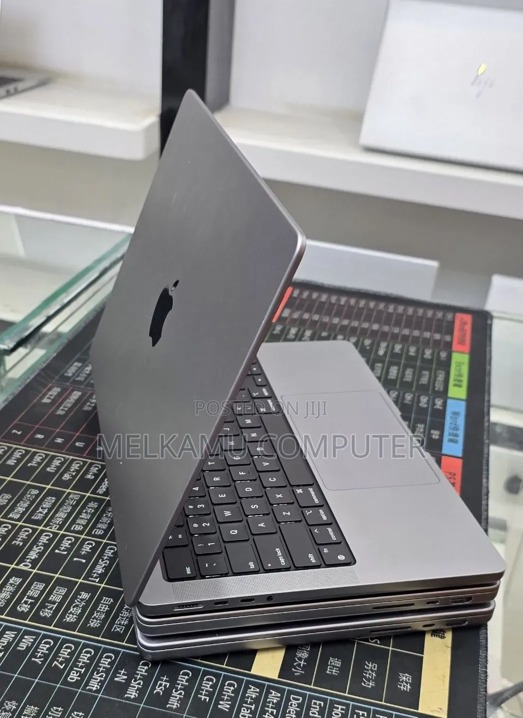 New Laptop Apple MacBook Pro 2021 M1 32GB Apple M1 SSD 512GB