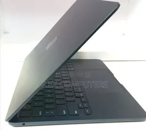 New Laptop Apple MacBook Air 2022 M2 8GB Apple M2 SSD 256GB