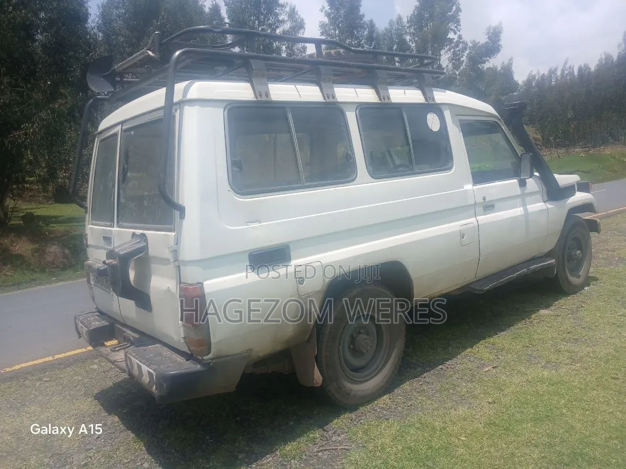 Toyota Land Cruiser 1990 White