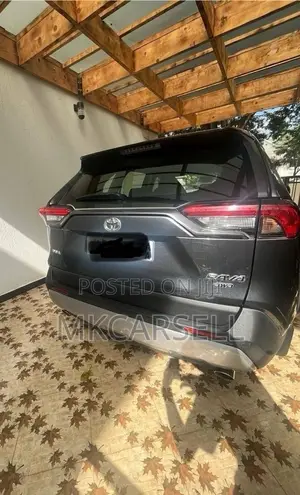 Toyota HiAce 2021 Green
