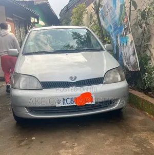 Toyota Platz 2001 Silver