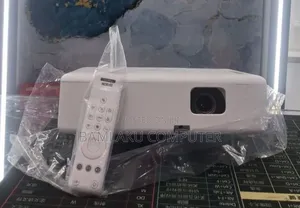 Brand New Packed Epson Projector Model : CO-W01