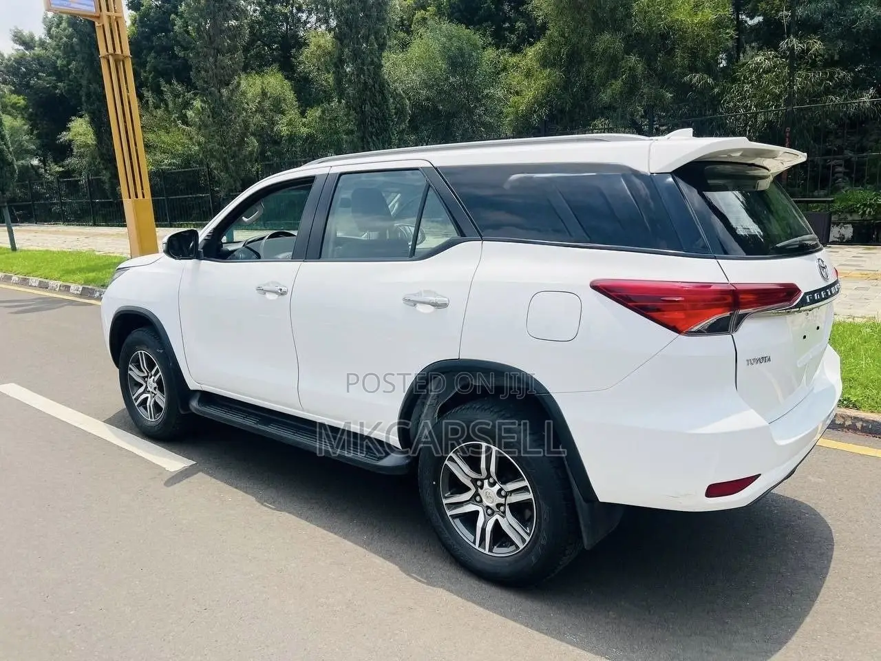 Toyota Fortuner 2023 White