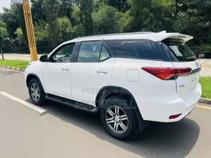 Toyota Fortuner 2023 White