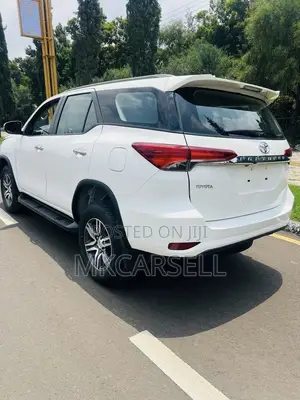 Toyota Fortuner 2023 White