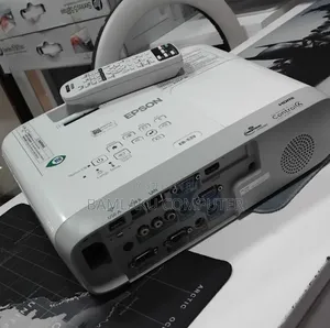 WBRAND NEW  EPSON Projector 
👉Has Remote 
Model Name:  EB-x39