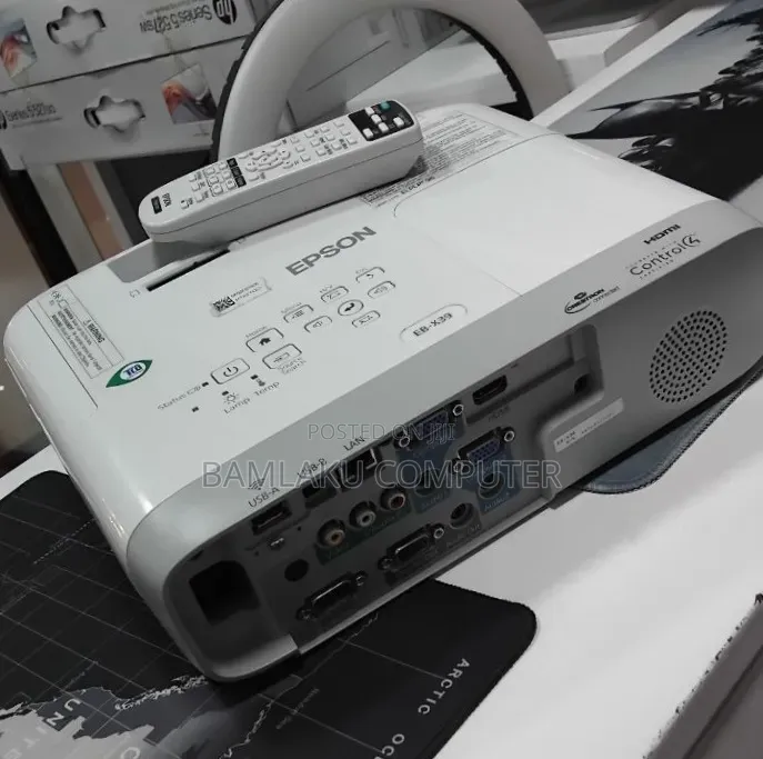 WBRAND NEW  EPSON Projector 
👉Has Remote 
Model Name:  EB-x39