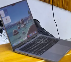 New Laptop Apple MacBook 16GB Apple M1 Pro SSD 512GB