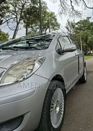 Toyota Yaris 2010 Silver