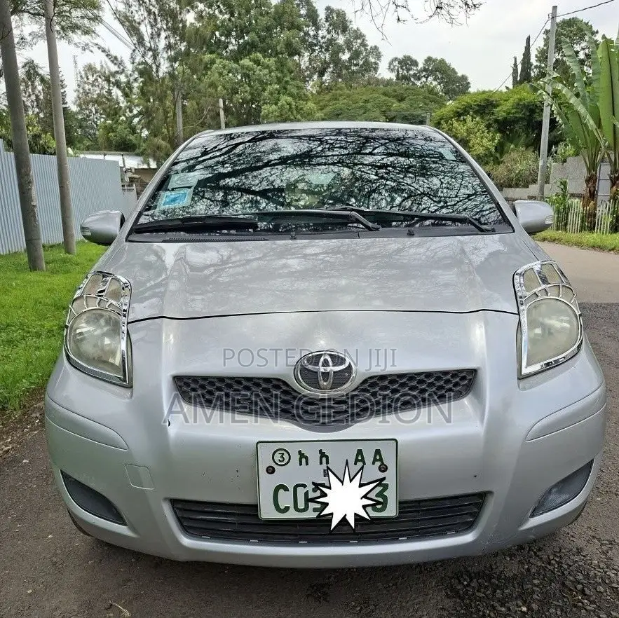 Toyota Yaris 2010 Silver