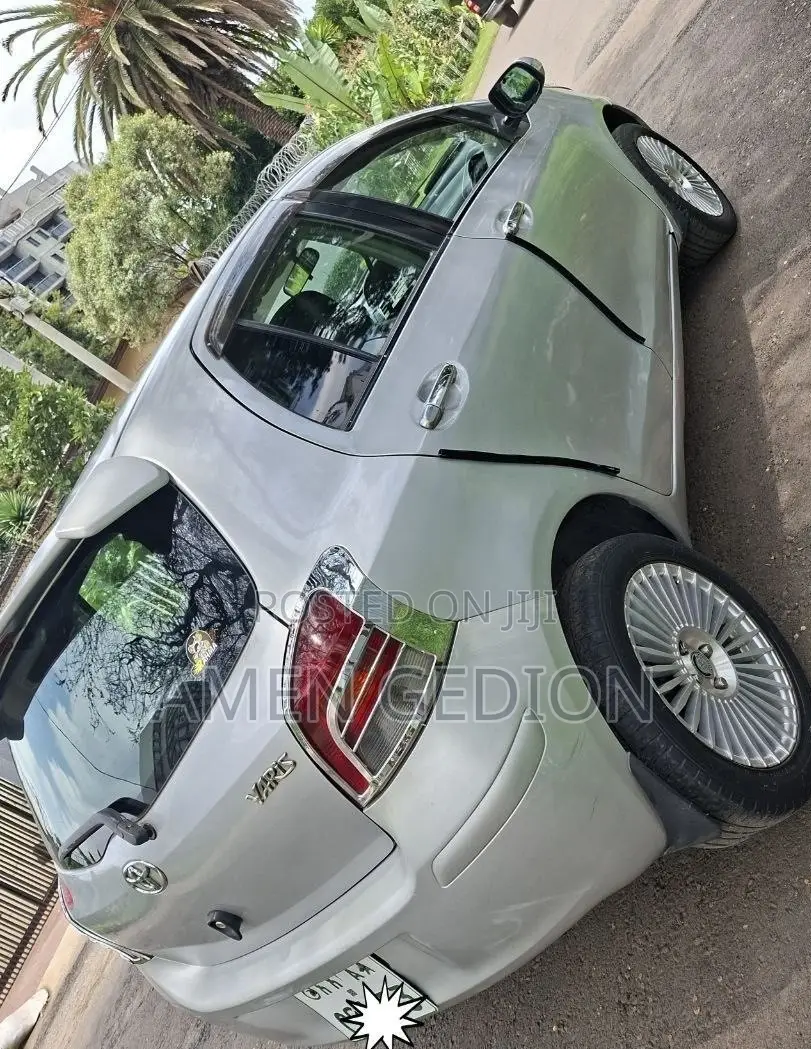 Toyota Yaris 2010 Silver