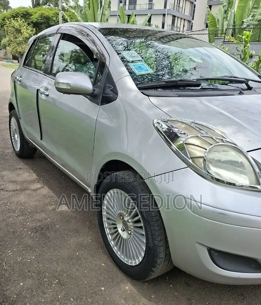 Toyota Yaris 2010 Silver