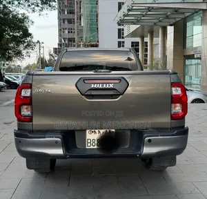 Toyota Hilux 2022 Gray