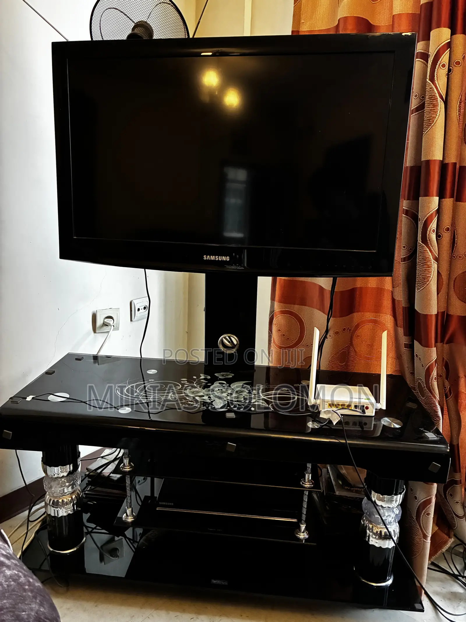 Samsung TV With Stand Set