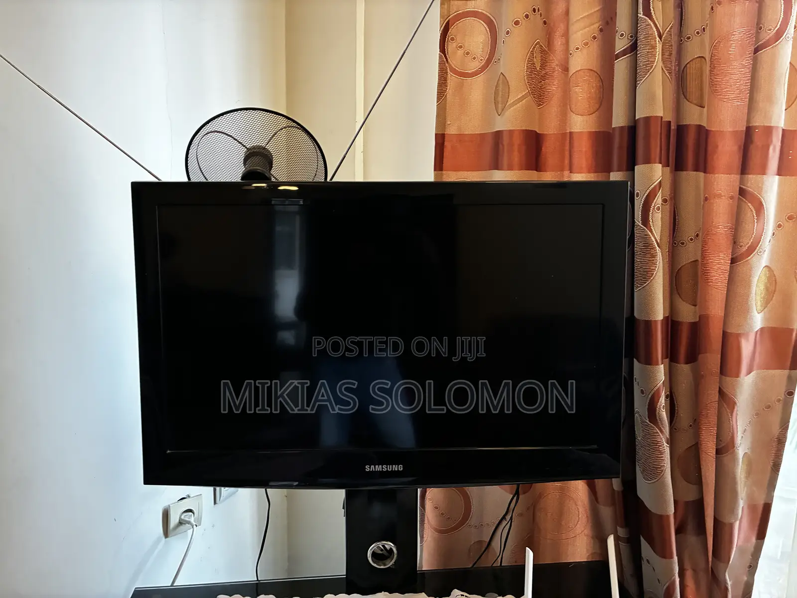 Samsung TV With Stand Set