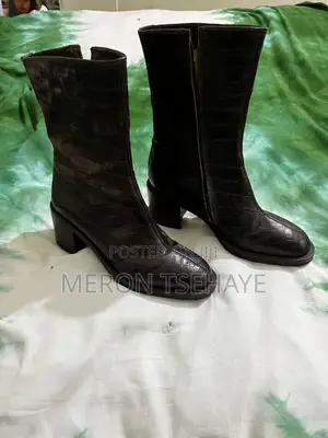 Crocodile Skin Slightly Used Boots (36)