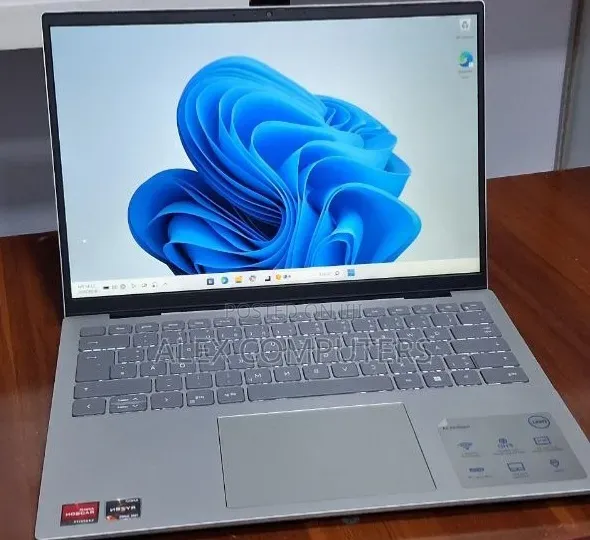 New Laptop Dell Inspiron 15 16GB AMD Ryzen 7 SSD 1T