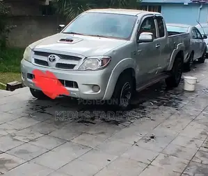 Toyota Hilux 2.5 D-4D 4X4 SRX 2009 Silver