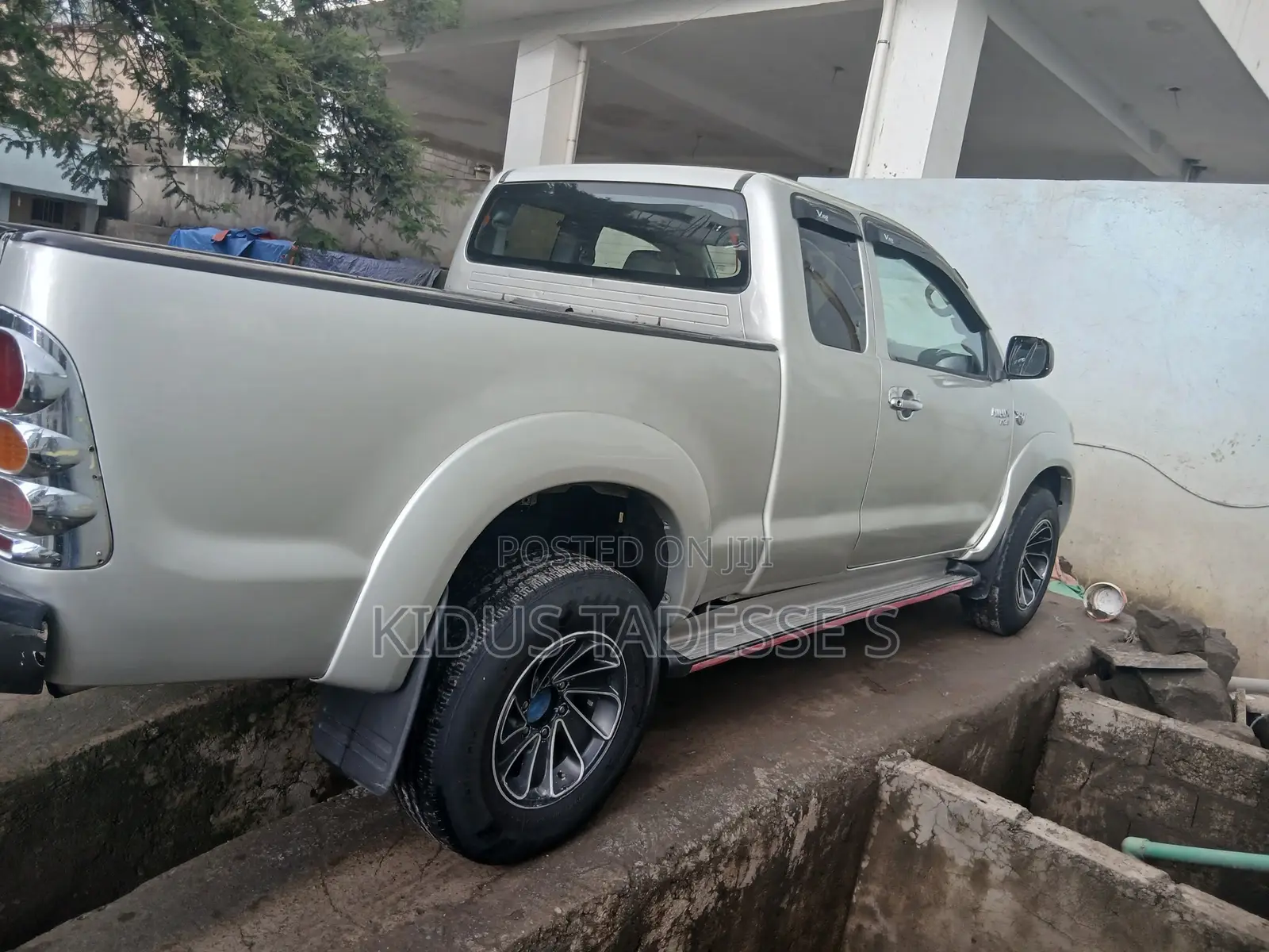 Toyota Hilux 2.5 D-4D 4X4 SRX 2009 Silver