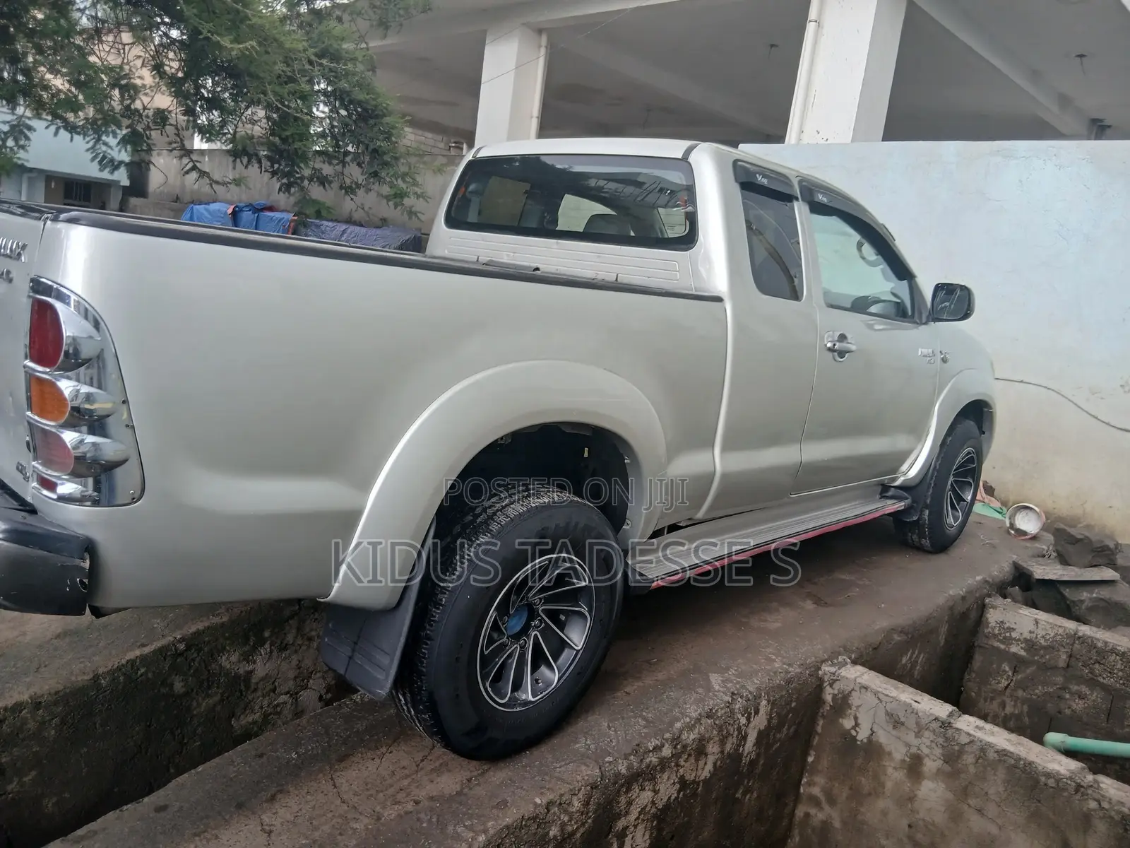 Toyota Hilux 2.5 D-4D 4X4 SRX 2009 Silver