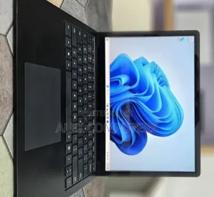 New Laptop Microsoft Surface 16GB Intel Core i7 SSD 512GB