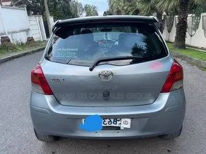 Toyota Yaris 2010 Gray