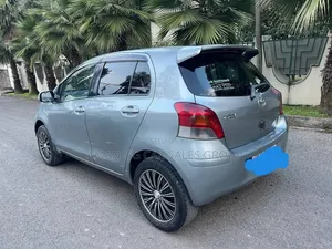 Toyota Yaris 2010 Gray