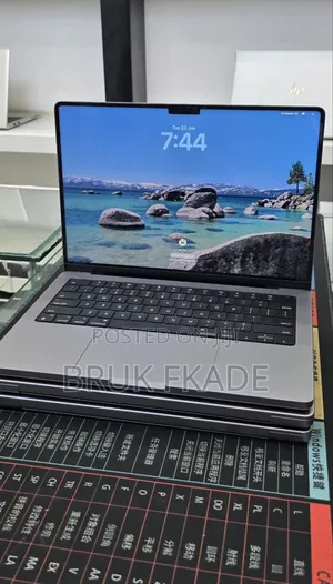 New Laptop Apple MacBook Pro 2021 M1 32GB Apple M1 Pro SSD 512GB