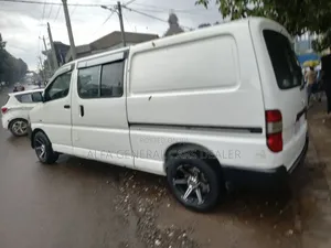 Toyota HiAce 2010
