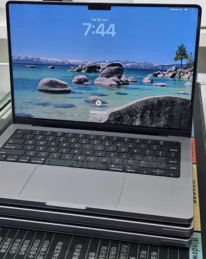 New Laptop Apple MacBook Pro 2021 M1 32GB Apple M1 Pro SSD 512GB