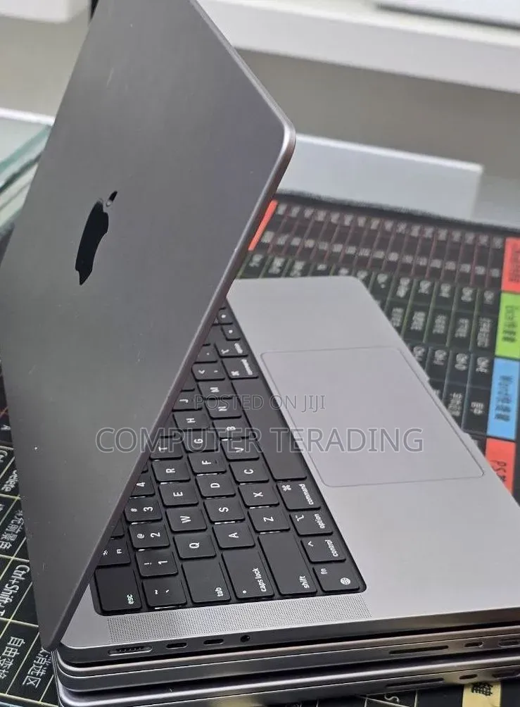 New Laptop Apple MacBook Pro 2021 M1 32GB Apple M1 Pro SSD 512GB