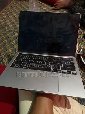 Laptop Apple MacBook Pro 2021 M1 8GB Apple M1 Pro SSD 256GB