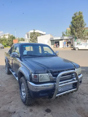 Toyota Hilux 2003 Maroon