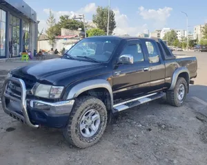 Toyota Hilux 2003 Maroon