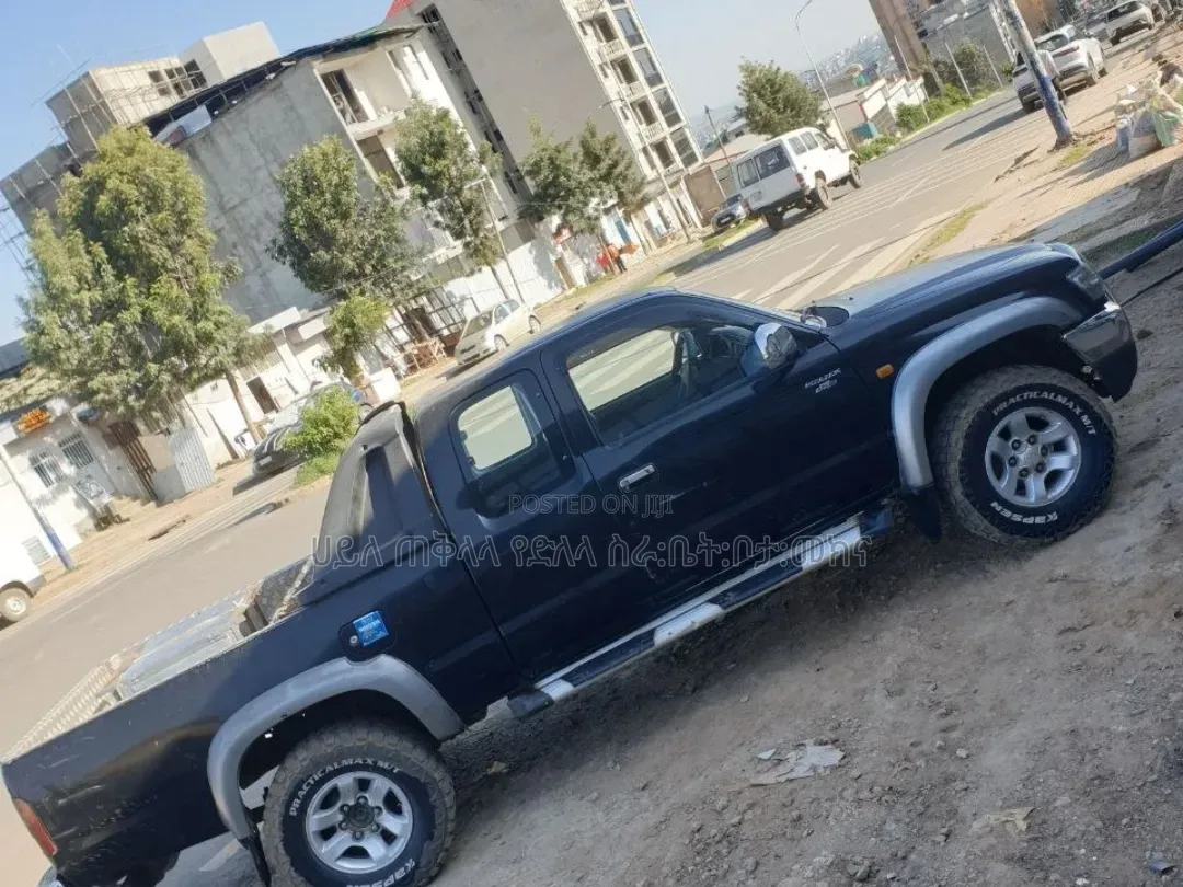 Toyota Hilux 2003 Maroon