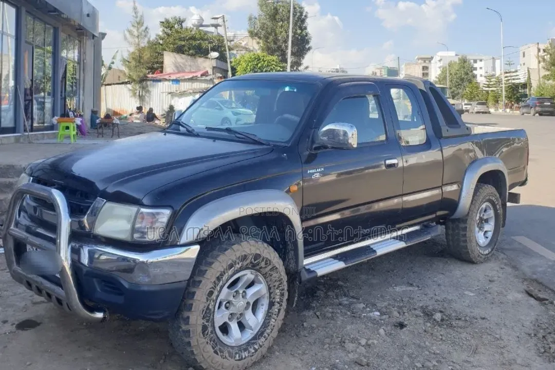 Toyota Hilux 2003 Maroon