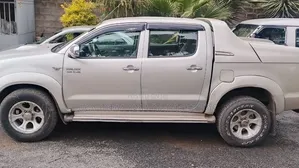 Toyota Hilux 2011 Purple