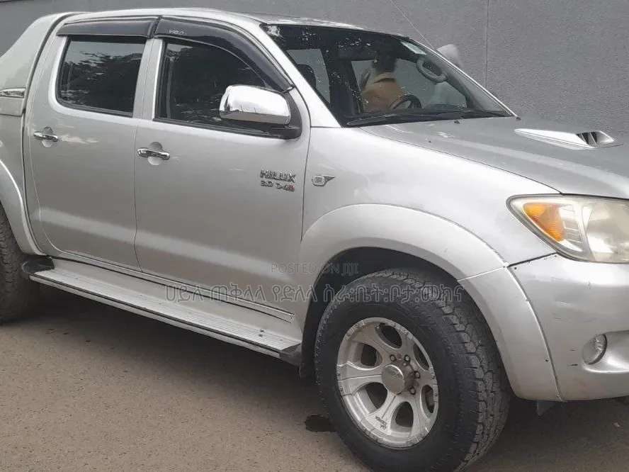 Toyota Hilux 2011 Purple