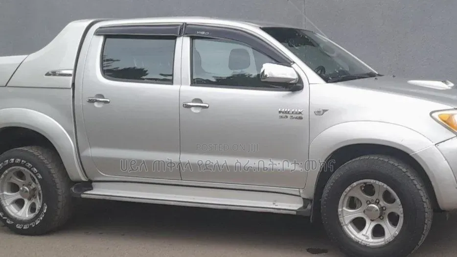 Toyota Hilux 2011 Purple