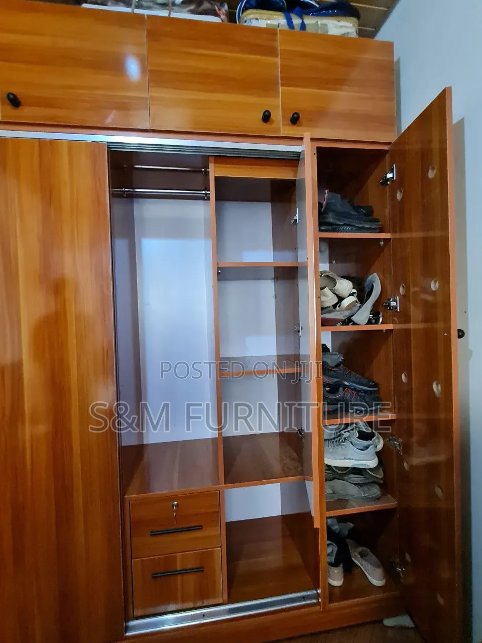 Exceptional Wardrobe Valued Per Square Meter. ቁምሳጥን በካሬ