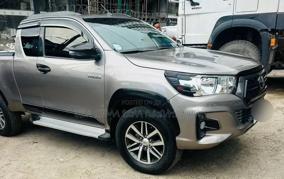 Toyota Hilux 2020 Purple
