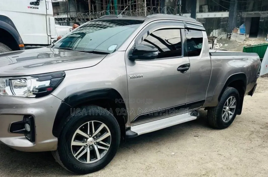 Toyota Hilux 2020 Purple