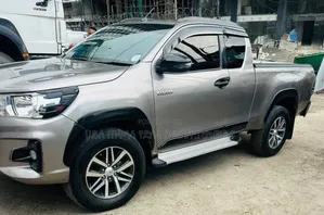 Toyota Hilux 2020 Purple