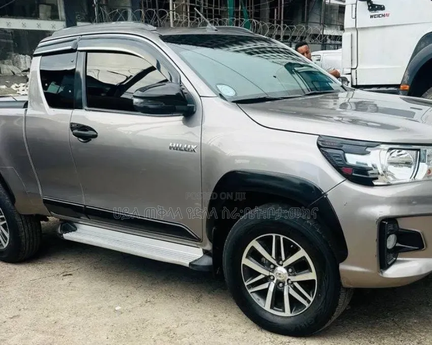 Toyota Hilux 2020 Purple
