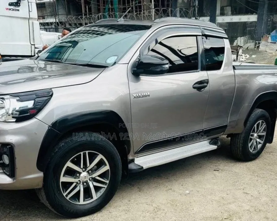 Toyota Hilux 2020 Purple