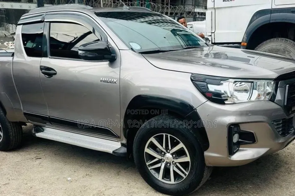 Toyota Hilux 2020 Purple