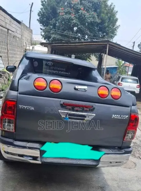 Toyota Hilux 2017 Gray